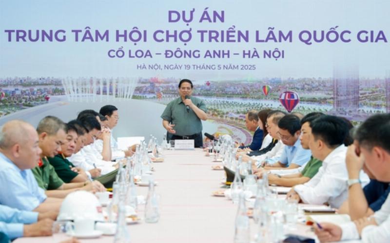 Hinh anh dai dien nghe si dang phat ngon phu nhu an tin don